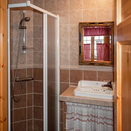 Schönes Haus Mit 3 Schlafzimmern In *
