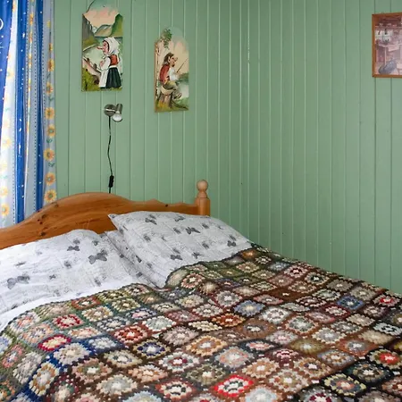 Feriehus 3 Bedroom Beautiful In Gjesasen *