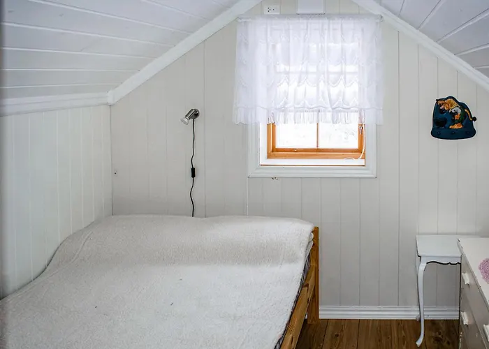 Holiday home 3 Bedroom Beautiful In Gjesasen Glorvika