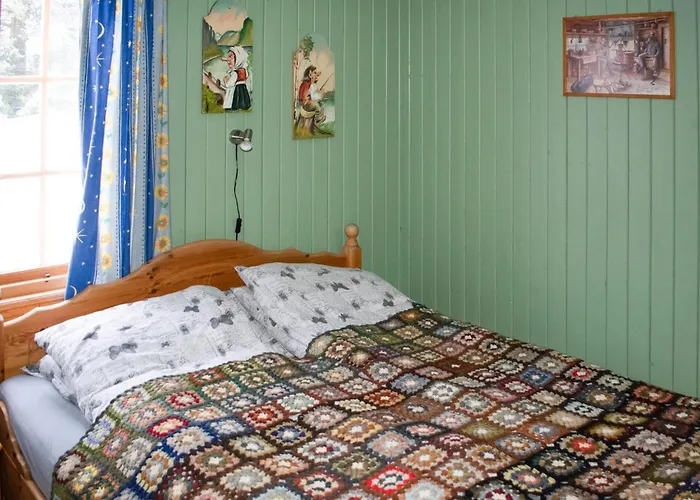 Holiday home 3 Bedroom Beautiful In Gjesasen *
