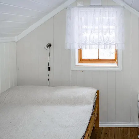Holiday home 3 Bedroom Beautiful In Gjesasen Glorvika