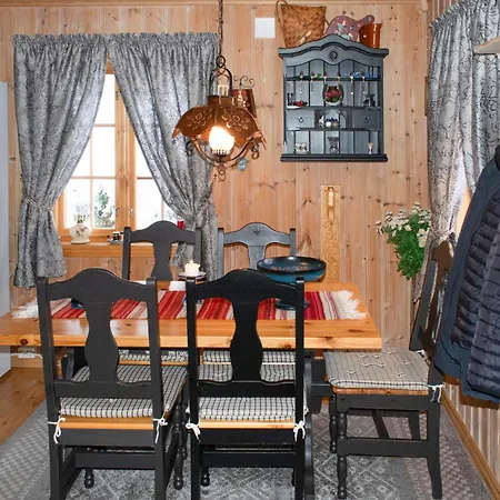 3 Bedroom Beautiful In Gjesasen Holiday home *